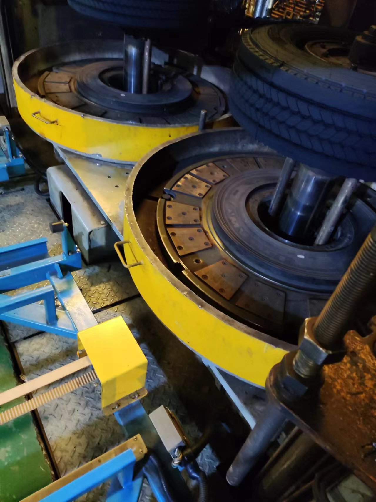 干冰清洗機可以用于清洗各種行業(yè)的模具 